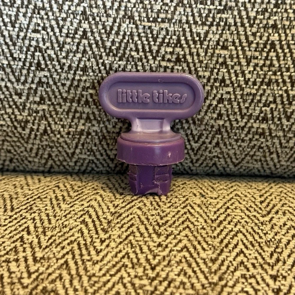 Little Tikes Cozy Coupe Car Replacement‎ part Purple Key